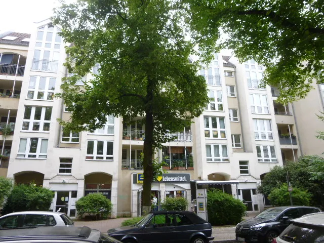Sanierte Dachgeschossmaisonettewohnung mit Wintergarten nahe Grunewald! — photo 1